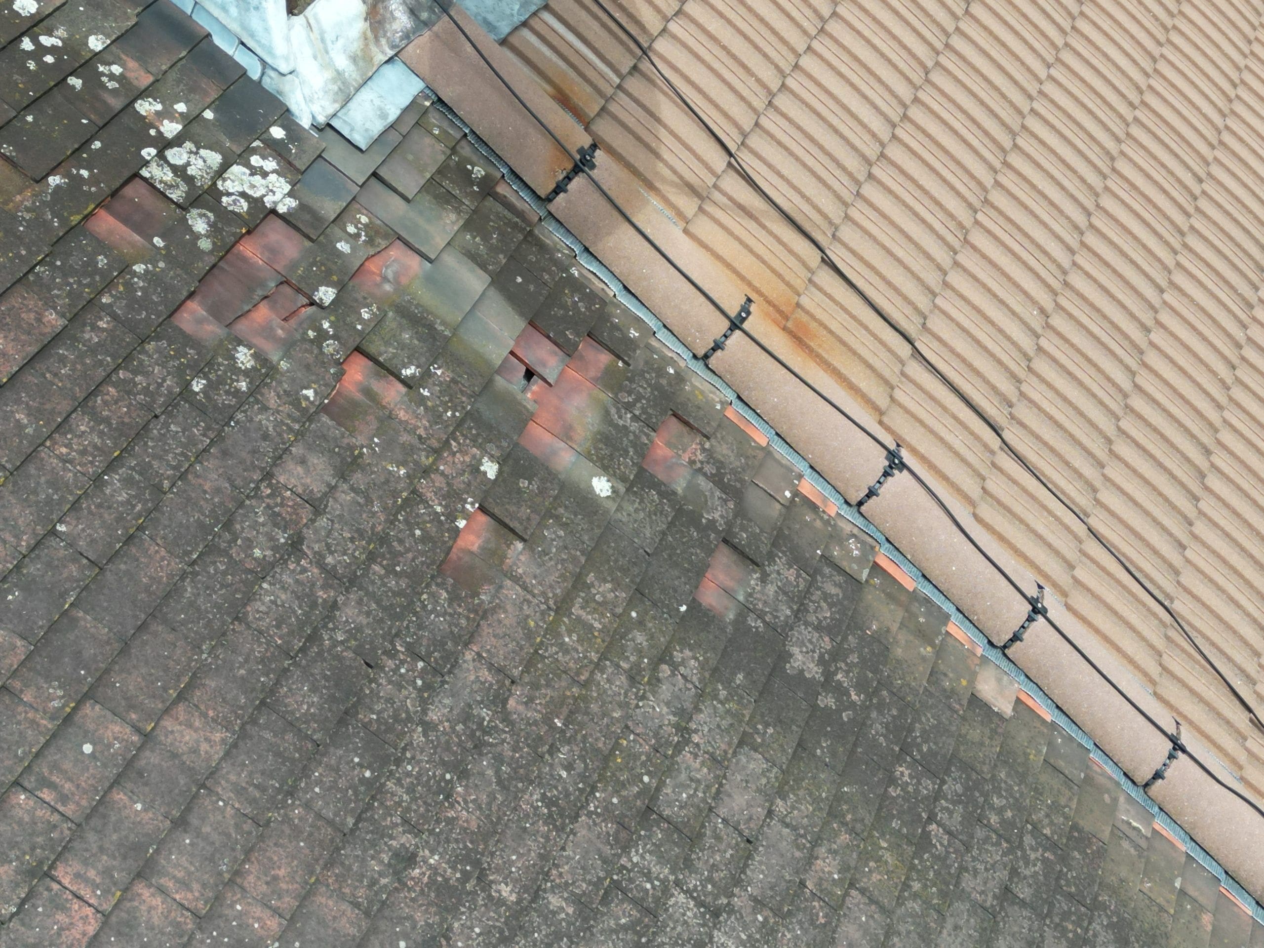 Roof survey image of a semi detached house with defective tiles.